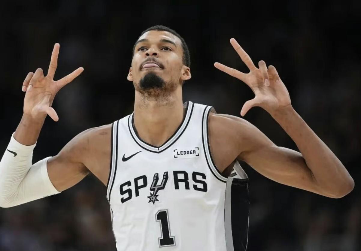 开云app下载-文班亚马5场狂砍165分57板19帽，继2006年姚明之后首人