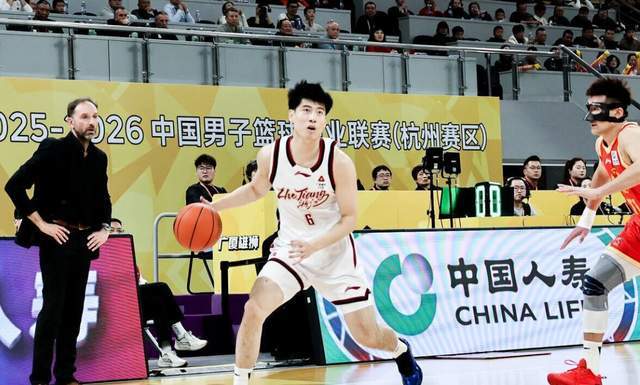 开运体育入口-砍27分+7记三分!国手后卫打法堪比CBA小外援,率队掀翻卫冕冠军